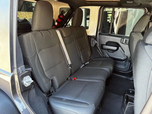 Used 2021 Jeep Wrangler Unlimited Sport image 33