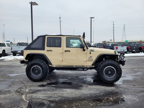 Used 2011 Jeep Wrangler Unlimited Sport image 2