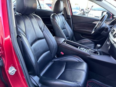Used 2018 MAZDA MAZDA3 Touring FWD image 17