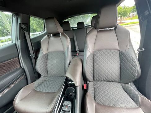 Used 2019 Toyota C-HR Limited FWD image 11