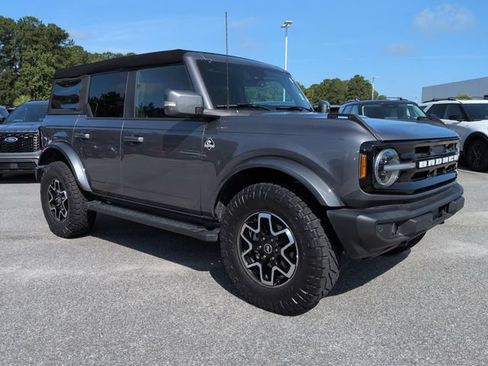 Used 2024 Ford Bronco Outer Banks AWD/4WD image 2