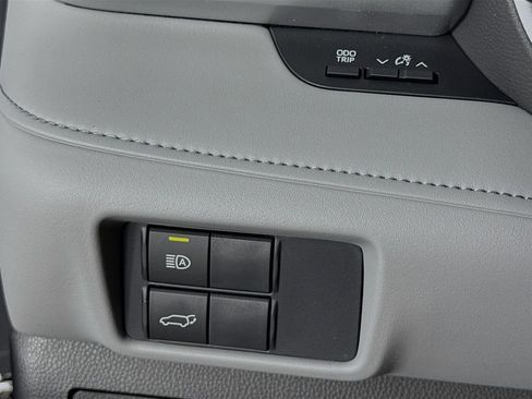 New 2026 Toyota Highlander XLE image 14