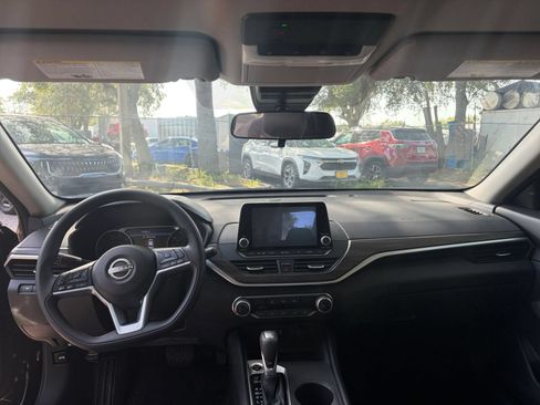 Used 2025 Nissan Altima 2.5 SV FWD image 33