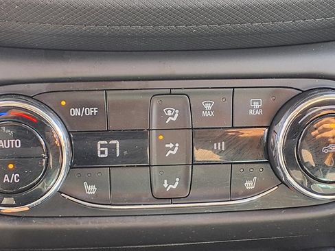 Used 2023 Chevrolet TrailBlazer LT w/ Convenience Package FWD image 9