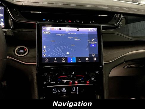 Used 2022 Jeep Grand Cherokee Limited 4xe image 5