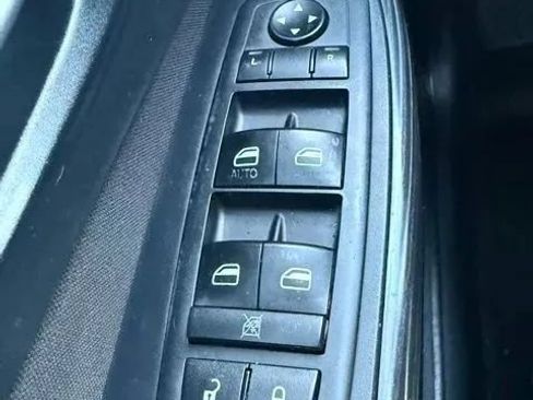Used 2015 Jeep Cherokee Latitude FWD image 16