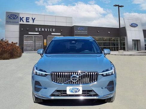 Used 2023 Volvo XC60 B5 Plus image 2