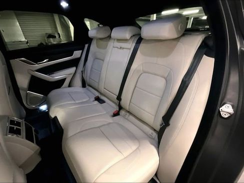 New 2026 Jaguar F-PACE R-Dynamic S image 9