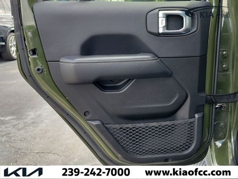 Used 2021 Jeep Wrangler Unlimited Sahara w/ LED Lighting Group AWD/4WD image 12