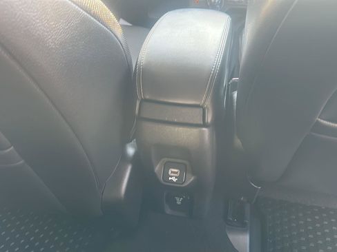 Used 2022 Jeep Renegade Limited AWD/4WD image 13