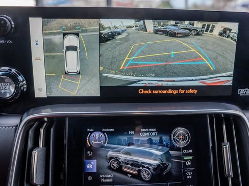 Used 2023 Lexus LX 600 4WD w/ Luxury Package image 12