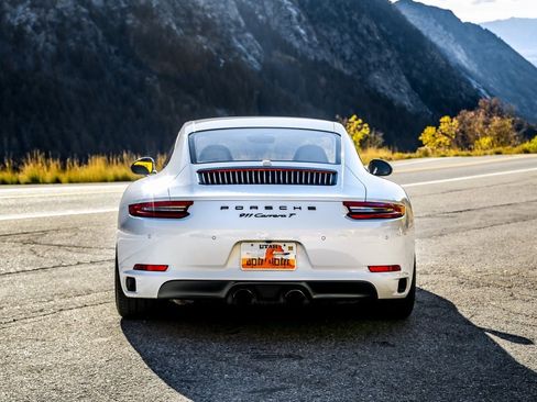 Used 2018 Porsche 911 Carrera T image 6