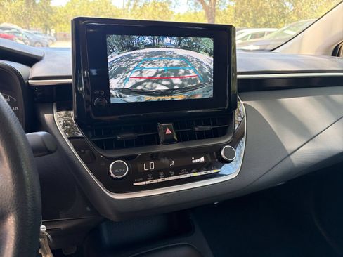 Used 2025 Toyota Corolla LE FWD image 14