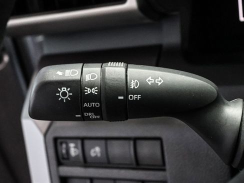 Used 2025 Toyota Tacoma SR5 AWD/4WD image 36