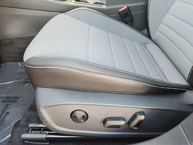 Used 2026 Volkswagen Jetta SE FWD image 25
