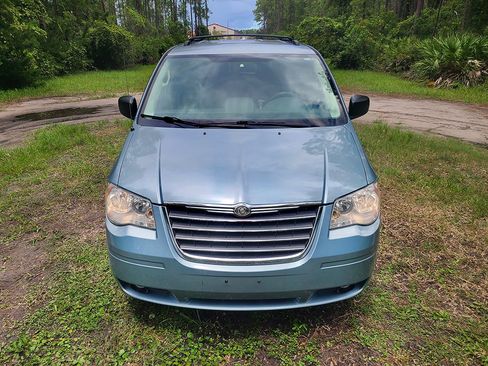 Used 2009 Chrysler Town & Country LX w/ Entertainment Group #1 image 2