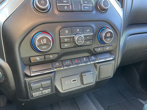 Used 2019 Chevrolet Silverado 1500 LT Trail Boss w/ Convenience Package AWD/4WD image 19