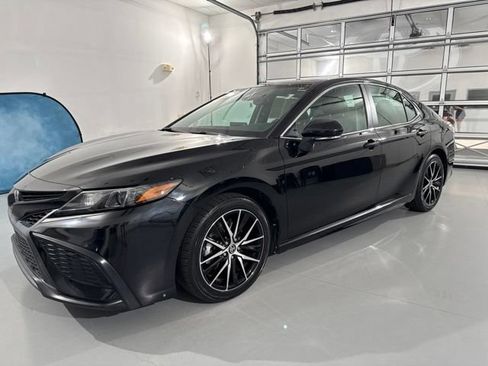 Used 2022 Toyota Camry SE w/ Audio Upgrade Package FWD image 3