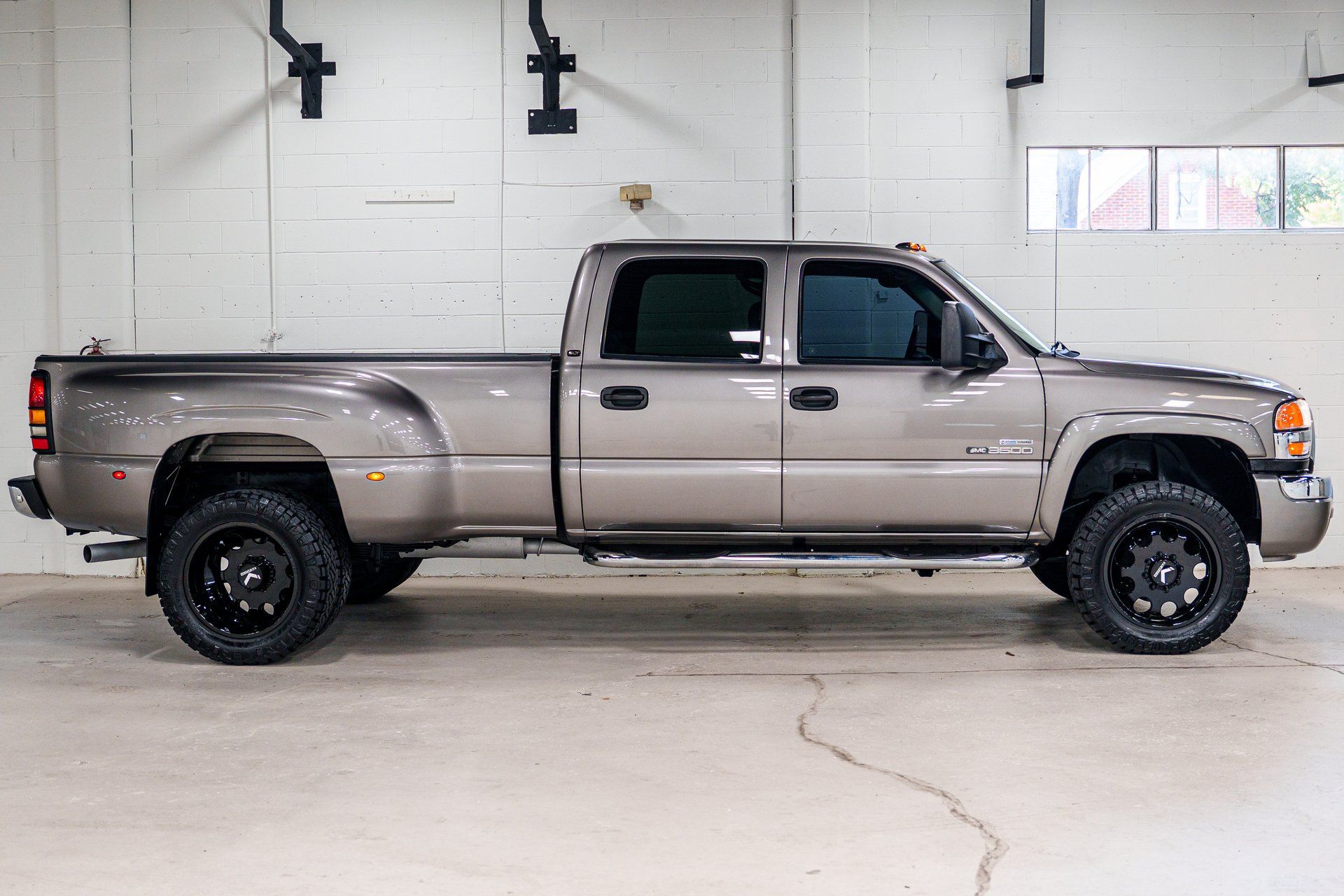 Used 2007 GMC Sierra 3500 SLT w/ Heavy-Duty Power Package AWD/4WD image 13
