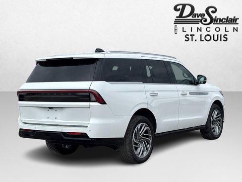 New 2026 Lincoln Navigator Reserve AWD/4WD image 3