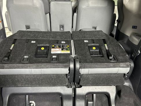 Used 2024 Toyota Sienna XLE image 19