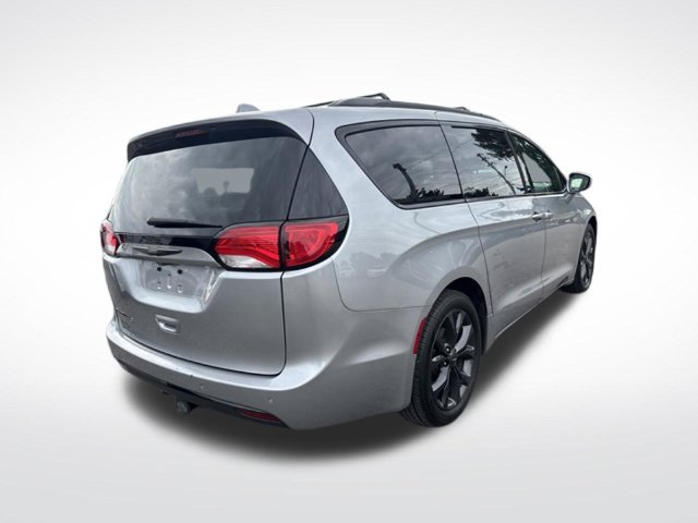 Used 2018 Chrysler Pacifica Touring-L w/ Premium Audio Group FWD image 8