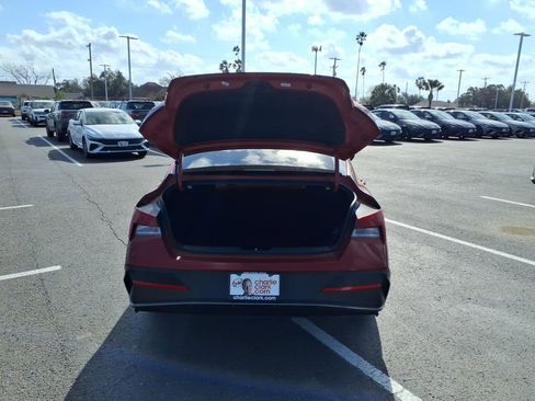 Used 2025 Hyundai Elantra SE image 20