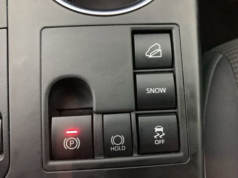 Used 2024 Toyota Highlander LE image 28