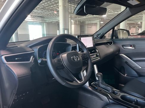 Used 2025 Toyota Corolla Cross AWD Hybrid w/ Convenience Package image 19