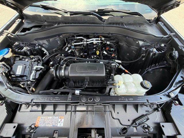 Used 2021 Ford Explorer XLT w/ Equipment Group 202A AWD/4WD image 19