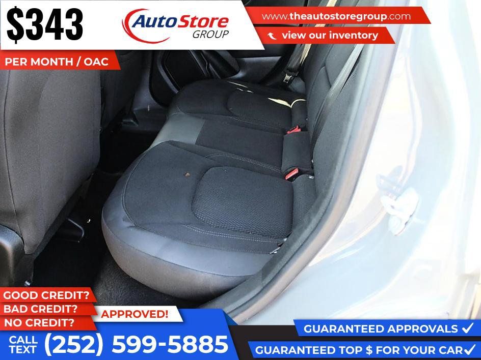 Used 2022 Jeep Renegade Latitude w/ Convenience Group AWD/4WD image 12