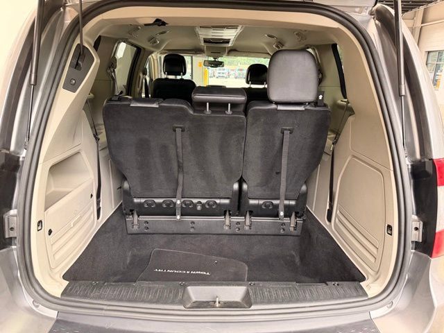 Used 2015 Chrysler Town & Country Touring-L w/ Driver Convenience Group FWD image 10