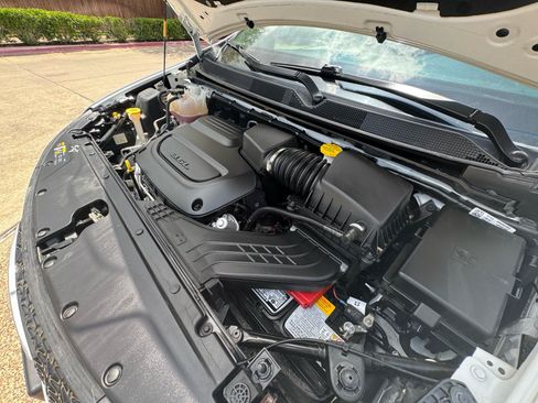 Used 2024 Chrysler Pacifica Touring-L FWD image 35