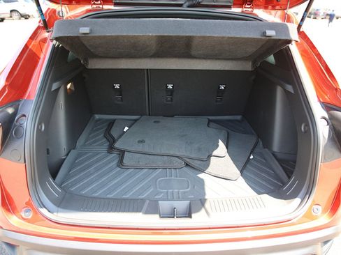 Used 2024 Chevrolet Trax RS w/ Sunroof Package FWD image 13