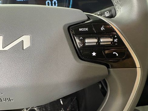 Used 2024 Kia Niro EX FWD image 25