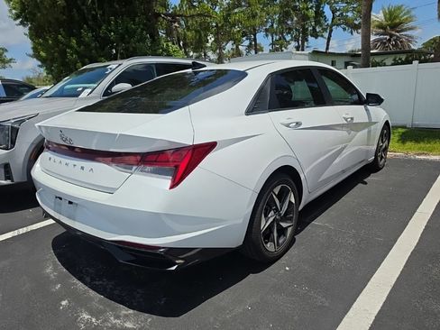 Used 2022 Hyundai Elantra SEL w/ Convenience + Premium Package FWD image 17