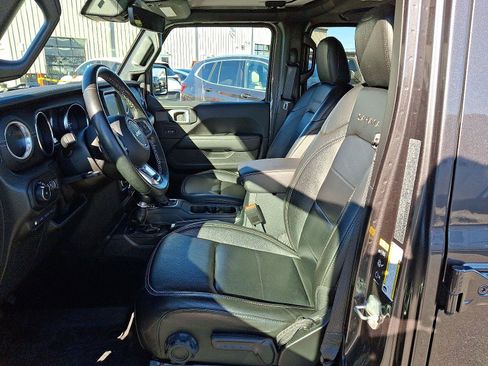 Used 2022 Jeep Wrangler Unlimited Sahara w/ Cold Weather Group image 16