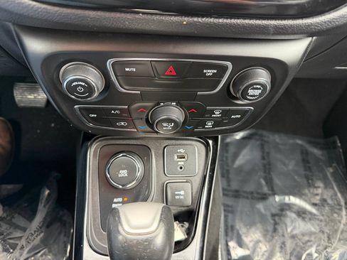 Used 2018 Jeep Compass Limited w/ Navigation Group image 16