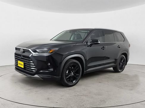 Used 2025 Toyota Grand Highlander AWD image 1