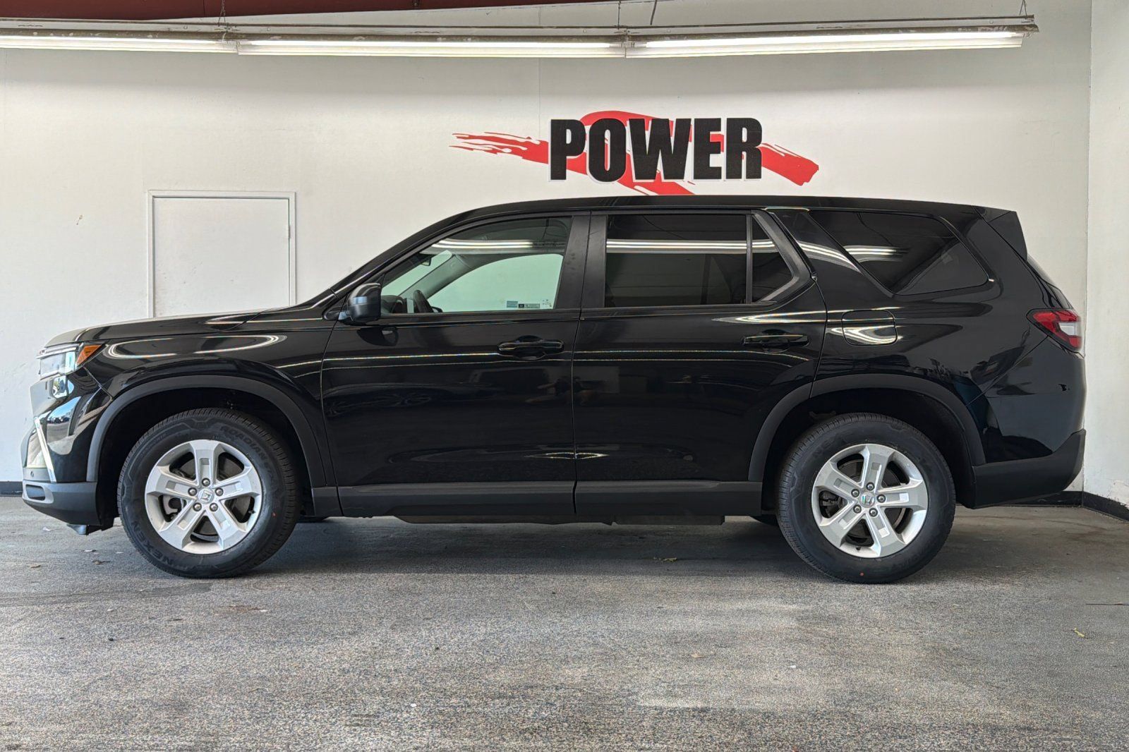 Used 2023 Honda Pilot LX image 6
