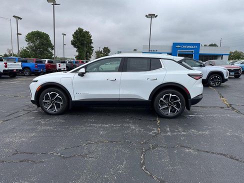 New 2026 Chevrolet Equinox EV LT image 2