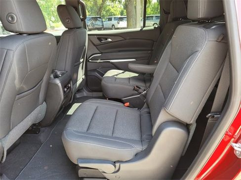 New 2025 Chevrolet Traverse LT image 11