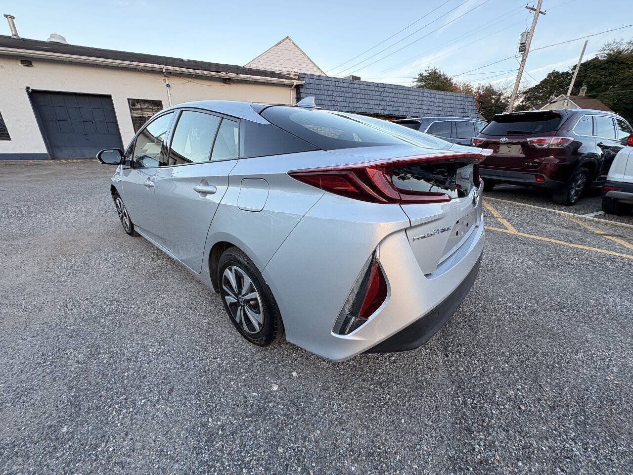 Used 2017 Toyota Prius Prime Plus FWD image 9