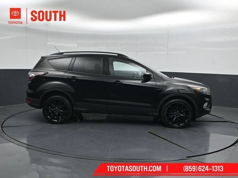 Used 2017 Ford Escape SE w/ Equipment Group 201A AWD/4WD image 3