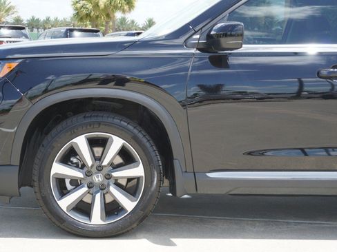 Used 2025 Honda Pilot Touring image 10
