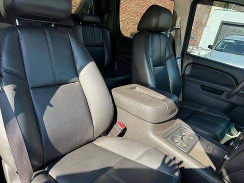 Used 2013 Chevrolet Avalanche LT w/ Suspension Package, Off-Road image 9