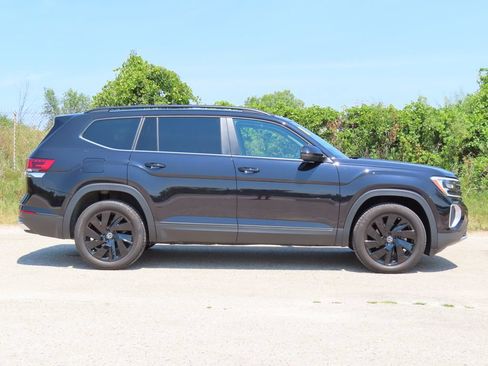 Used 2024 Volkswagen Atlas SE AWD/4WD image 2