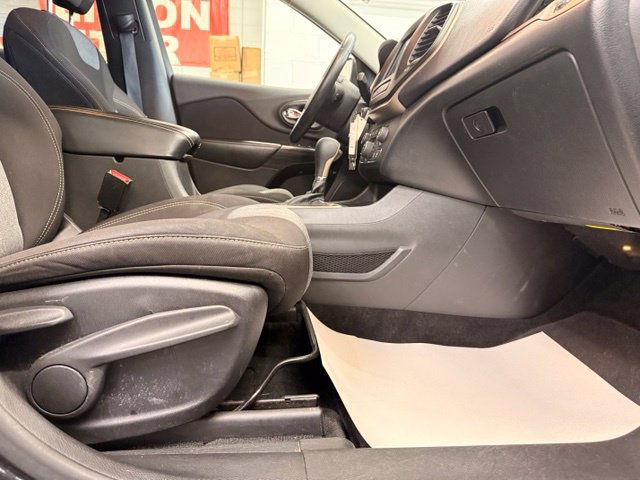 Used 2014 Jeep Cherokee Latitude FWD image 23