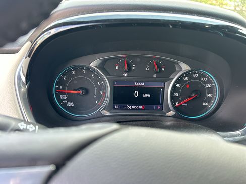 Used 2022 Chevrolet Traverse LT FWD image 23