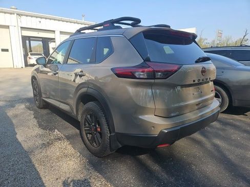 Certified 2025 Nissan Rogue SV image 4